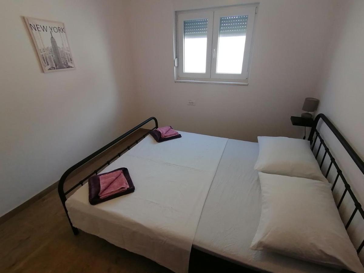 Villa Marta 3 Bedrooms, 2 Baths And Pool Kaštel Štafilić Kültér fotó