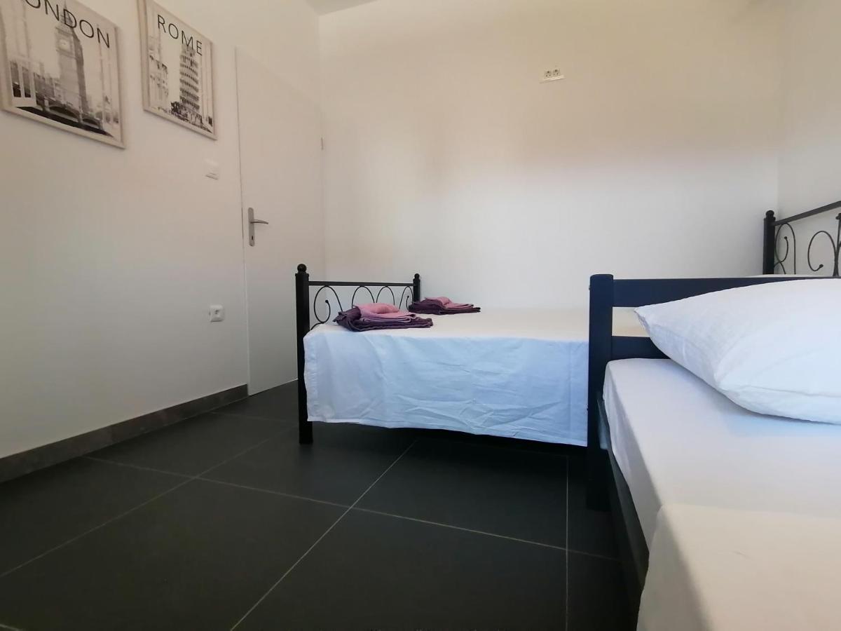 Villa Marta 3 Bedrooms, 2 Baths And Pool Kaštel Štafilić Kültér fotó