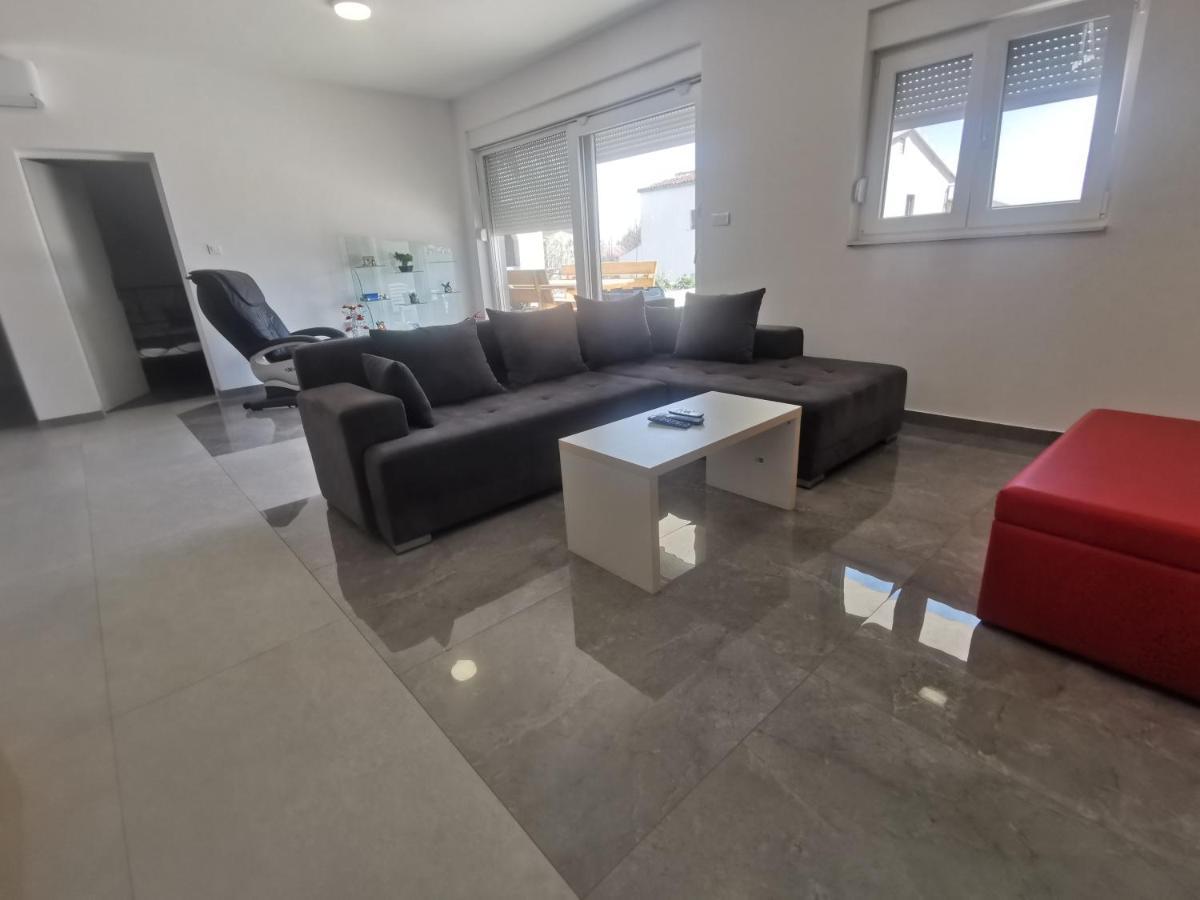 Villa Marta 3 Bedrooms, 2 Baths And Pool Kaštel Štafilić Kültér fotó