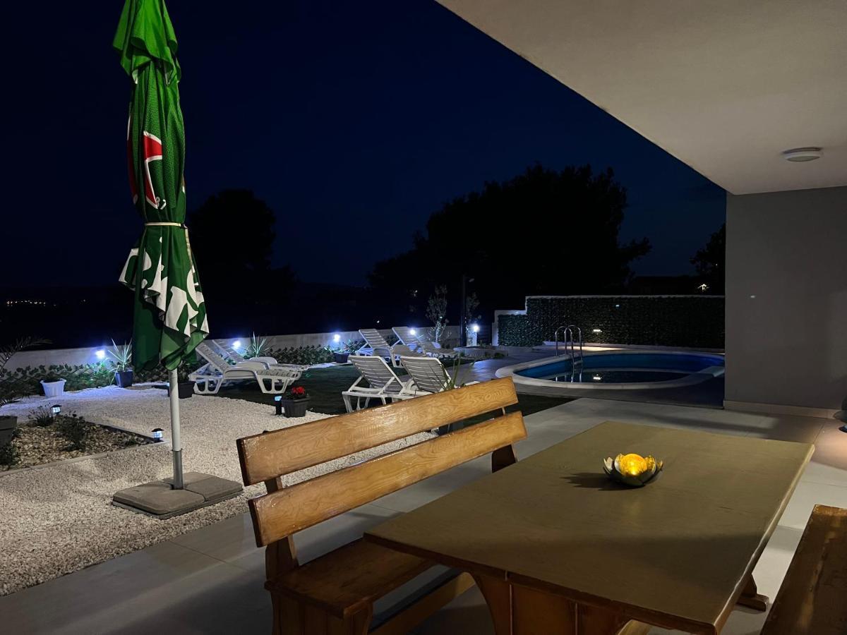 Villa Marta 3 Bedrooms, 2 Baths And Pool Kaštel Štafilić Kültér fotó